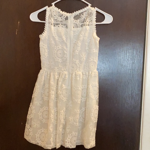 Girls size 8 white eyelet dress - Picture 2 of 2